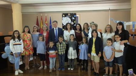 Imagen Los ganadores del XV concurso de marcapáginas convocado por los Bibliobuses de la Diputación recogen orgullosos sus premios