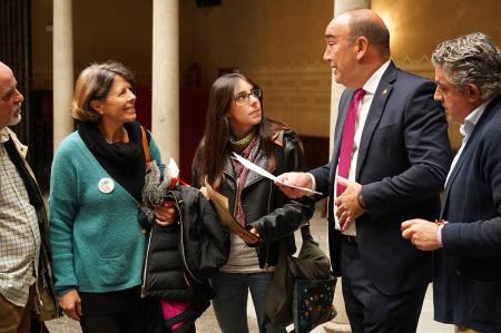Imagen Miguel Ángel de Vicente escucha las demandas de la Asamblea Segoviana por el Clima y se compromete a estudiarlas