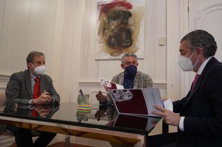 Imagen La Diputación mantiene su colaboración de 50.000 euros con la Fundación Centro Nacional del Vidrio para apoyar su actividad