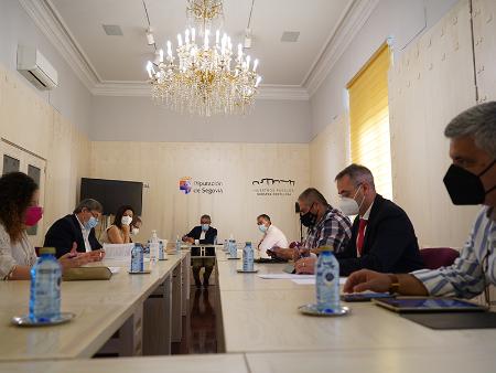 Imagen La Junta de Gobierno de la Diputación aprueba la convocatoria de quince becas de prácticas formativas de doce especialidades universitarias