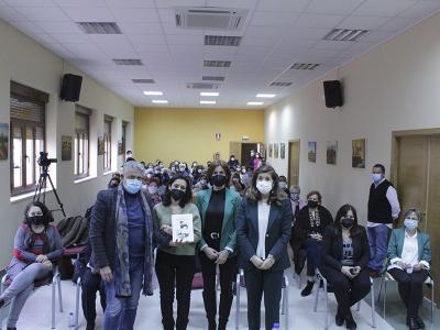 Imagen La sala cultural de Abades se llena para escuchar a Ana Bernal Triviño