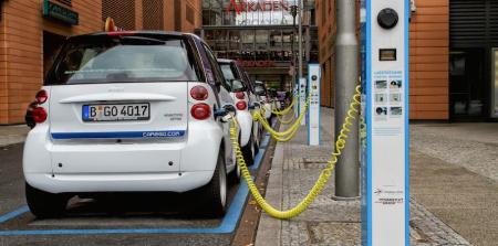 Imagen La Diputación estudia implementar una red de puntos de carga de vehículos eléctricos
